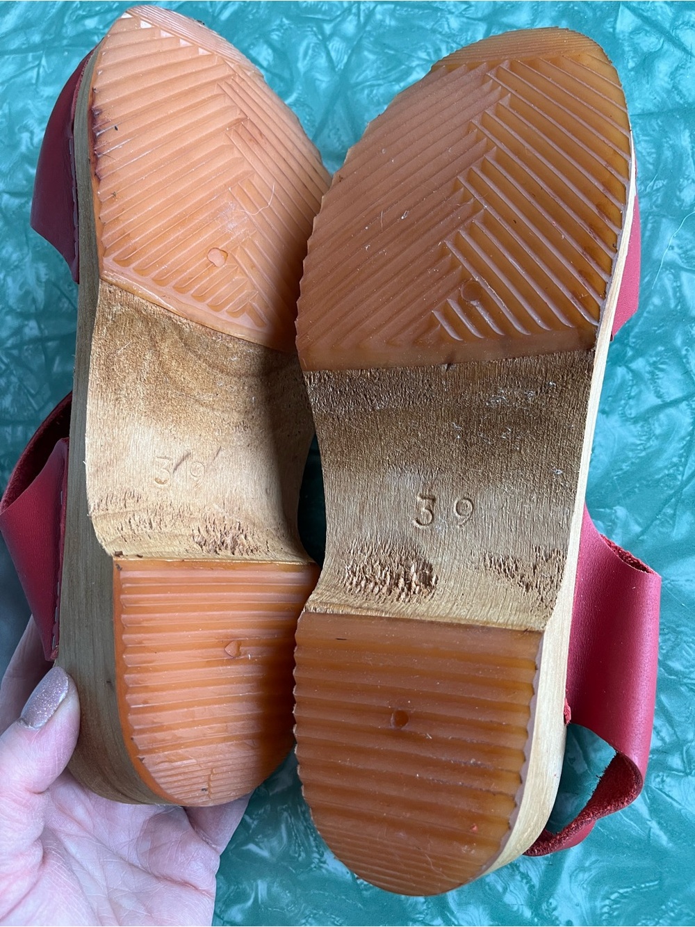MIA Red Leather Wood-Platform Clog Sandals with Buckle Strap. Size 39 - Picture 5 of 6